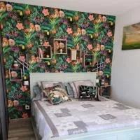 Les Papillons d'Uzès, Hotel in Saint-Laurent-la-Vernède