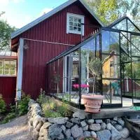 Den lilla röda stugan, Hotel in Kirjala