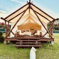 Wioska Szczęścia - Glamping nad morzem - romantyczny urlop blisko natury, hotel en Śliwin