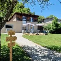Dortoir Gîte d'étapes "Les troubadours" Ô rendez-vous 6 pers en Demi-pension, hotel en Roquefeuil