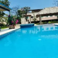 Cerca de Salones de Fiesta, con Alberca, AC e Internet, hotel v destinaci Xochitepec