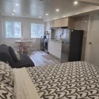 Modern studio with kitchenette and bath, hotel u gradu 'Guelph'
