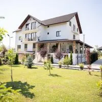 Rem Garden, viešbutis mieste Novačis-Strainis