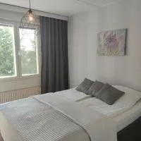 Saunallinen tilava kaksio keskustan ja rautatieaseman tuntumassa, hotell i Tavastehus (Hämeenlinna)