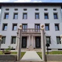 Da Francesca, hotel v mestu Meduno