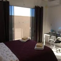 Casa confortável em condomínio, hotel em Porto Alegre