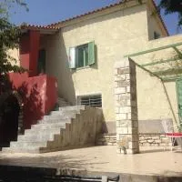 Spacious Villa with View 10 mins Walk to the Beach, hotel in Methoni