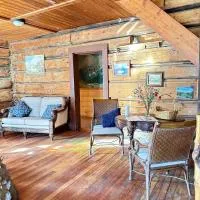 Rustic Beaverfoot Lodge Room N4, хотел в Parson