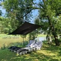 Noclegi nad Wodą, hotel v destinaci Brzeźnica