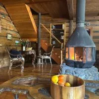 Rustic Beaverfoot Lodge Room N8, хотел в Parson