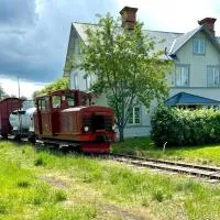 Sjönära Villa Lilla Emma, Jädraås, nära Kungsberget، فندق في Jädraås