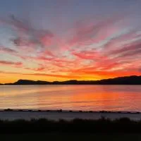 seaside house with stunning sunsets & sun all day Near Trondheim、Buvikaのホテル