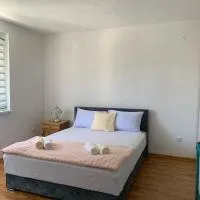 Apartmani CENTAR, viešbutis mieste Jaicė