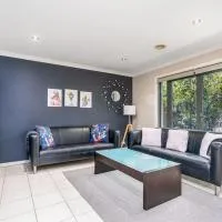 Superb 3BR Townhouse near Town Centre - Hosted by Canstay, готель у місті Harrison