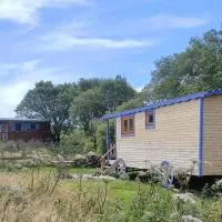 Roulottes - Les lits de berger, hotel en Saint-Front