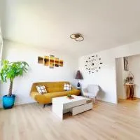 NOZA Appartement 65m2, 2 chambres - RDC, Parking gratuit, Nantes agglo Rezé، فندق في ريزي