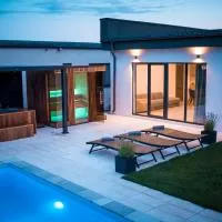 Banya Villa Bucuresti sauna jacuzzi piscina spa, hotell i Gulia