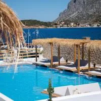 SPONGIA HOTEL SUITES & Spa، فندق في Mirtéai