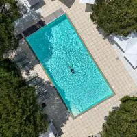 Eco-Domaine La Fontaine - HOTEL-SPA - 300 m Plage de la Fontaine aux Bretons、ポルニックのホテル