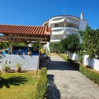 Garden House, hotel v mestu Amarinthos