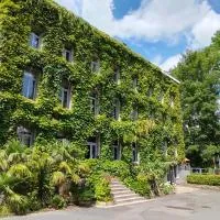 LOGIS HÔTEL-RESTAURANT - Le Moulin d'Artres, hôtel à Artres