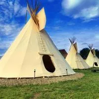 Teepee Camp Lounky, hotelli kohteessa Chodouny