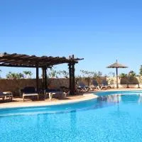 Carolinas Paradise Stunning Villa with Golf Pool Views at La Manga Club, hotelli kohteessa La Manga del Mar Menor