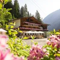 Hotel Waldcafe, khách sạn ở Neustift im Stubaital
