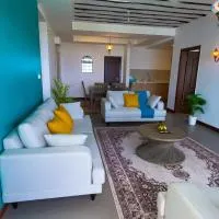 Oceanfront Escape with Pools and Waterpark - Balcony Sunsets, hotelli kohteessa Mariakani