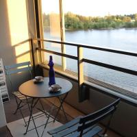 Bright apartment by the sea โรงแรมที่Sörnäinenในเฮลซิงกิ