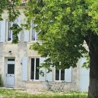 Saint-Jean-dʼAngély में, होटल La Villa Ausone