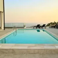 Villa Panorama - Private heated pool and jacuzzi with ocean view, hotel v destinácii Ivanica