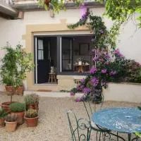 Les Songes d'Augustine, hotel v destinaci Aigues-Vives
