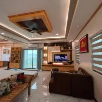 Luxury Vacation House Oceanfront in Lila, Bohol, hotel sa Lila