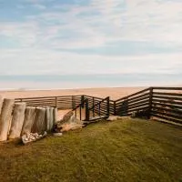 Family beachfront retreat, hotell i Langstrand