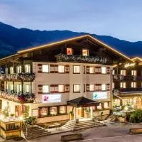 Hotel Standlhof Zillertal, hotel em Uderns