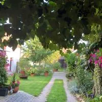 Charmantes Cottage Appartement, Hotel in Pöttelsdorf