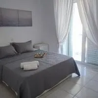 White Beach Appartment、Yerakiníのホテル