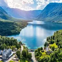 Hotel Jezero، فندق في بوينج