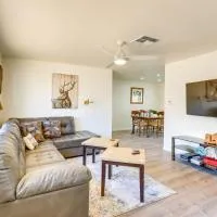 Kingman Vacation Rental w/ Yard + Fire Pit, khách sạn ở Kingman