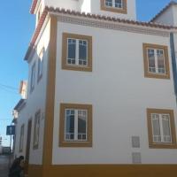 Casa Amarela - Ericeira center by the beach, Hotel in Ericeira