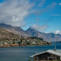 Frankton Arm Vista - Queenstown Holiday Home，皇后鎮皇后鎮國際機場 - ZQN附近的飯店