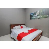 Reddoorz Syariah at House Of Melati Kepanjen, hotelli kohteessa Malang