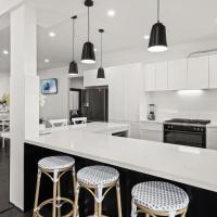 Holiday Homestead - Large Farm Stay Style Home, hotel poblíž Naval Air Field - NOA, Falls Creek