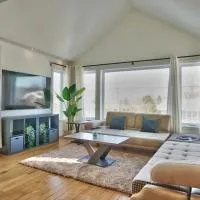 Dynamite 2-Bedroom House, Garage, Sleeps 6, hotell i Sherbrooke