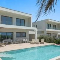 Serenity Waves Villa 7, מלון בSophtadhes