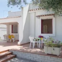 Villa Antonella con Piscina nel Boomerang Village a Torre Colimena, hotel a Torre Colimena
