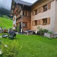 Ferienwohnung Zunzer, hotel din Mittelberg