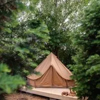 Secret Garden Camping، فندق في Bontida