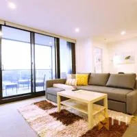 2bd 2bth - Chic Apt in Woden CBD, хотел в Phillip